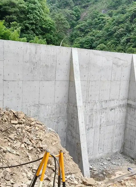 北京平谷区重力式挡土墙